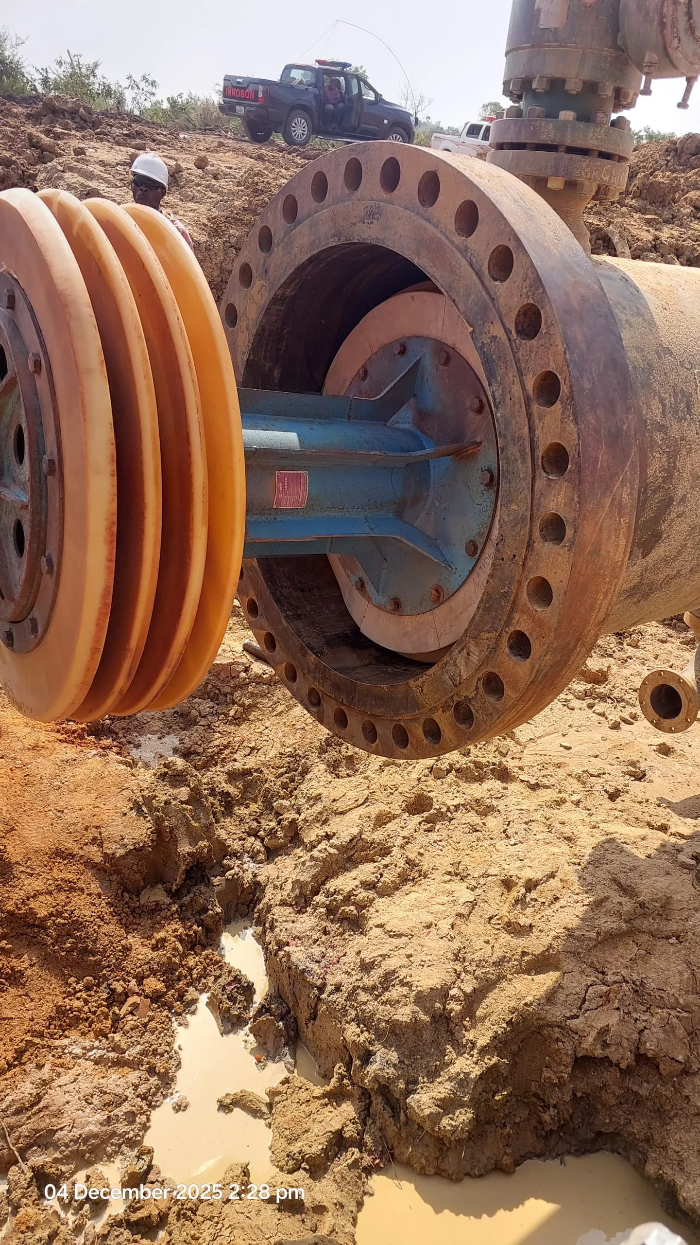 Cleaning pig being introduced into a pipeline